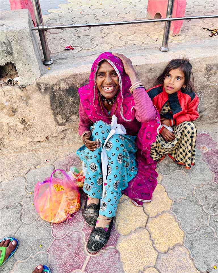 Kamala begs for food, gets help from Baba's Feed Project